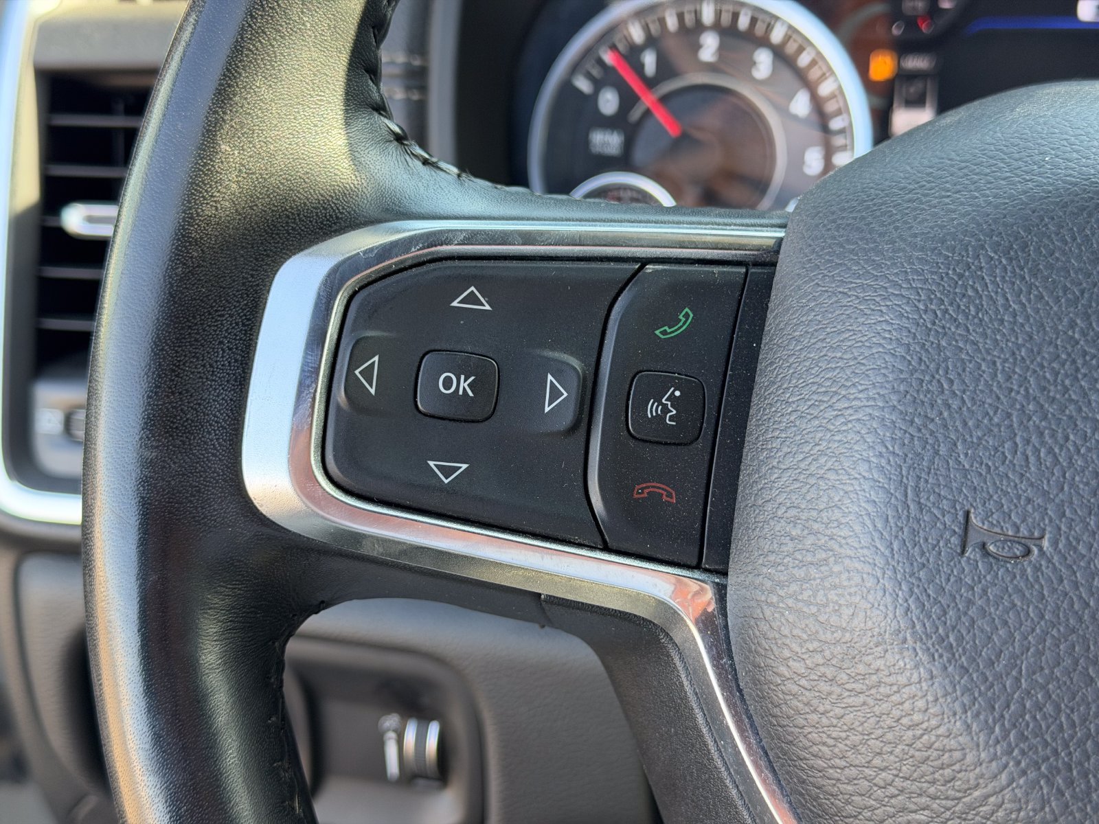 Used 2024 RAM 1500 Laramie AWD/4WD image 31