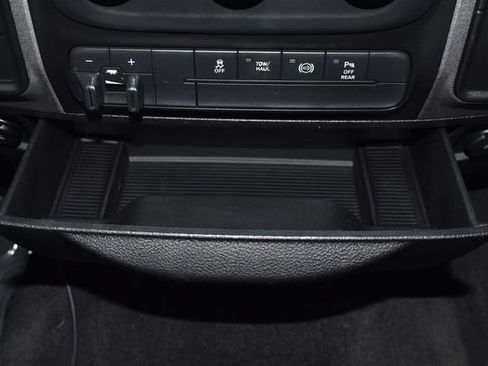 Used 2018 RAM 2500 Tradesman w/ Chrome Appearance Group image 19