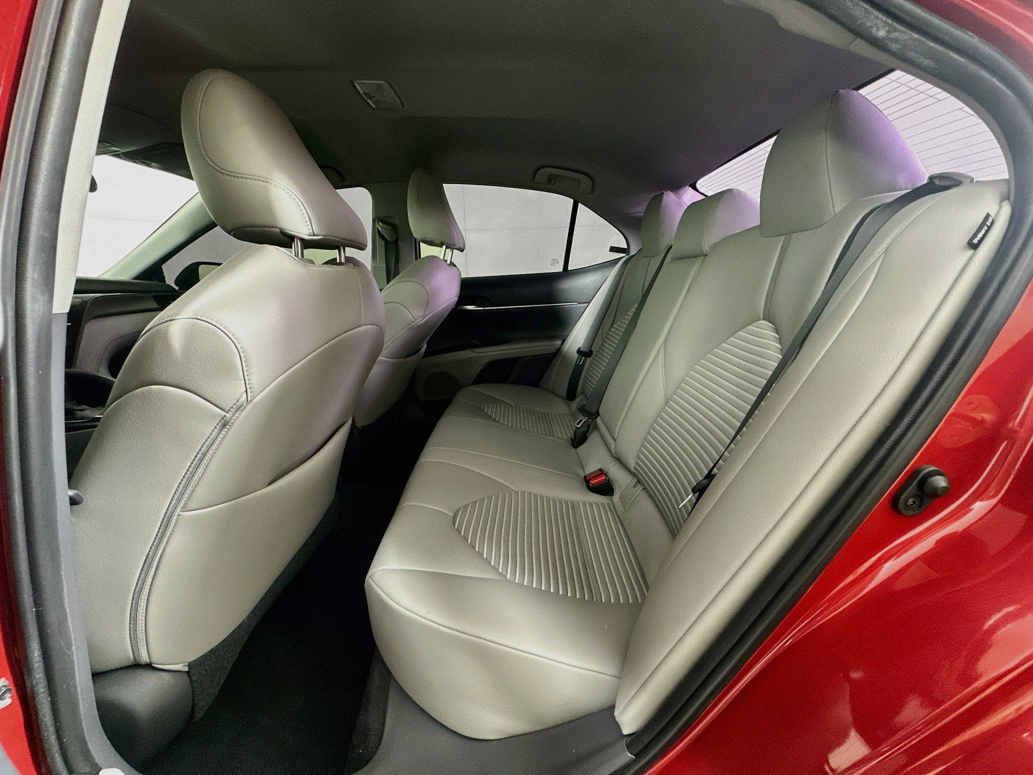 Used 2019 Toyota Camry SE w/ Carpet Mat Package FWD image 25