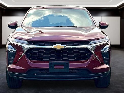 Used 2024 Chevrolet Trax LS w/ LS Convenience Package FWD image 2