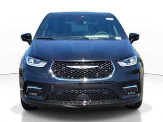 New 2026 Chrysler Pacifica Limited w/ Trailer Tow Group video 2