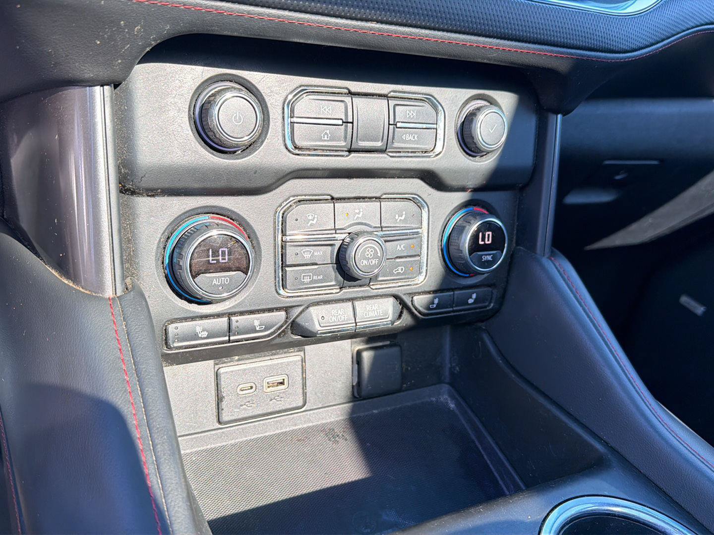 Used 2021 Chevrolet Suburban RST w/ Luxury Package RWD image 29