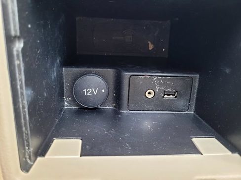 Used 2016 Ford Focus SE w/ SE Power Seat Package FWD image 19