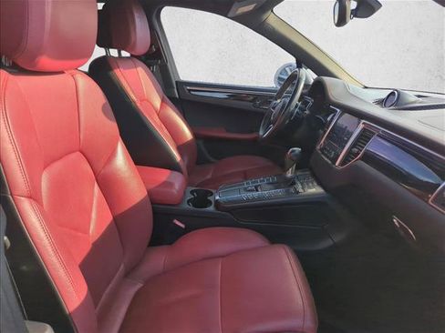 Used 2018 Porsche Macan S image 22