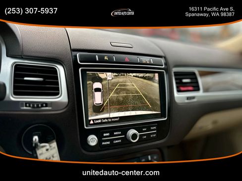 Used 2015 Volkswagen Touareg VR6 image 12