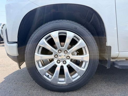 Used 2020 Chevrolet Silverado 1500 High Country w/ Technology Package AWD/4WD image 3