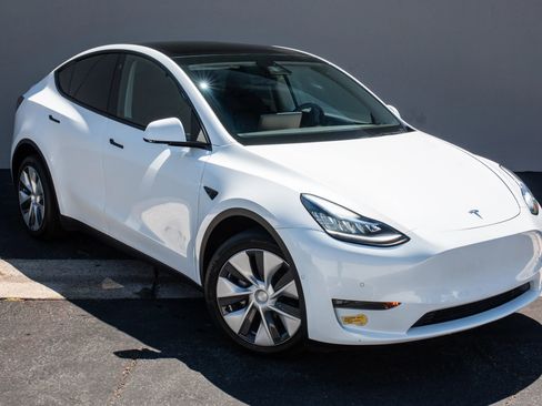Used 2021 Tesla Model Y Long Range image 6