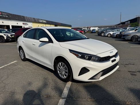 Used 2024 Kia Forte LX FWD image 8