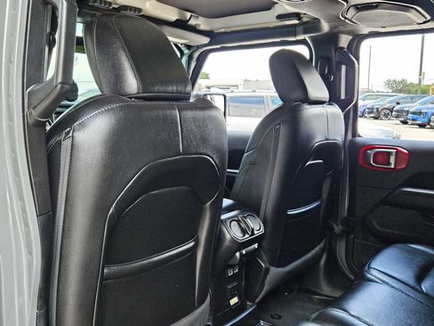 Used 2020 Jeep Wrangler Unlimited Sahara AWD/4WD image 17