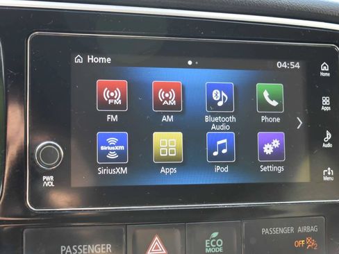 Used 2017 Mitsubishi Outlander SE AWD/4WD image 25