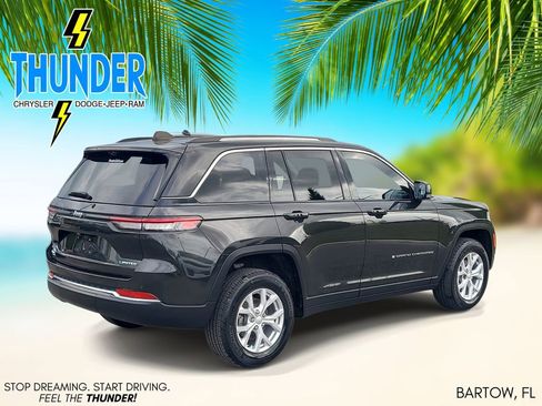 Used 2023 Jeep Grand Cherokee Limited w/ Luxury Tech Group II AWD/4WD image 4