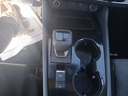 Used 2021 Nissan Rogue SV image 13