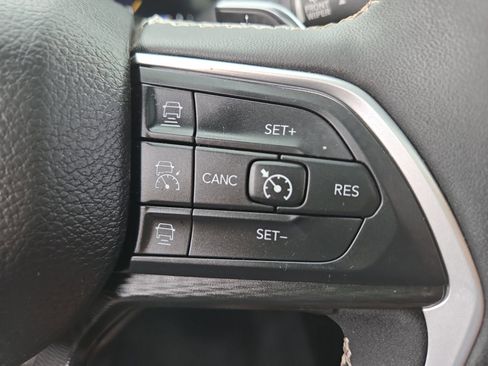 Used 2023 Jeep Grand Cherokee L Laredo image 15