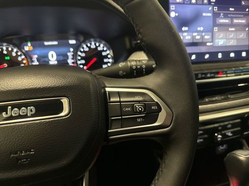 Used 2023 Jeep Compass Latitude image 28