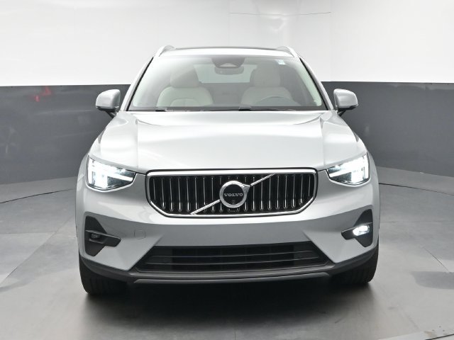Used 2024 Volvo XC40 B5 Plus AWD/4WD image 2