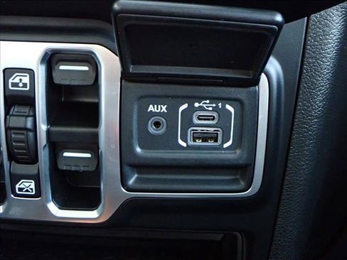 Used 2023 Jeep Wrangler Unlimited w/ Cold Weather Group image 18