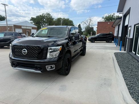 Used 2017 Nissan Titan PRO-4X AWD/4WD image 3