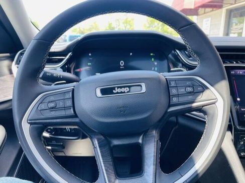 Used 2022 Jeep Grand Cherokee Limited 4xe w/ Luxury Tech Group II AWD/4WD image 21