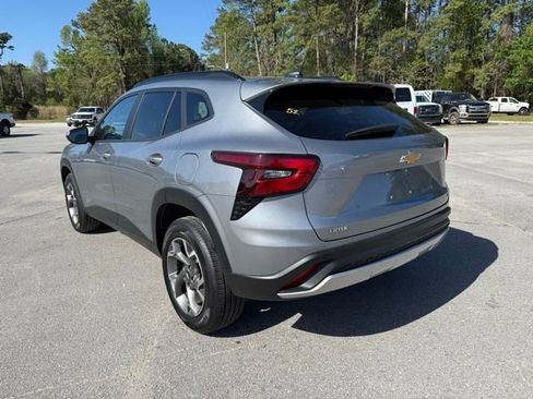 Used 2025 Chevrolet Trax LT image 4