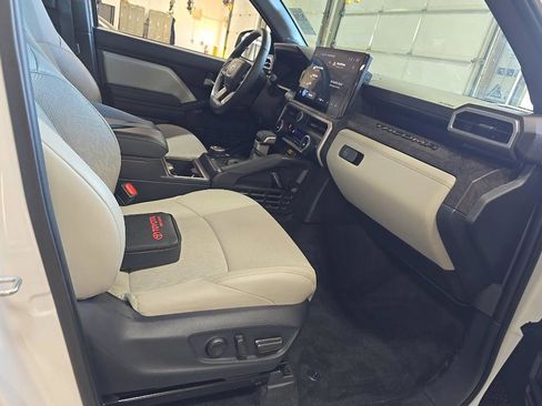Used 2025 Toyota Tacoma Limited AWD/4WD image 7
