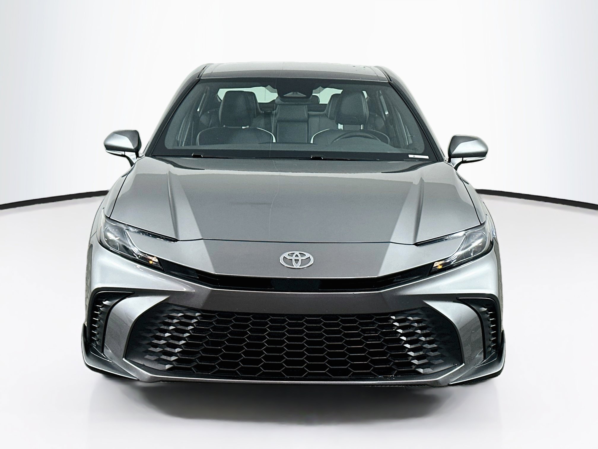 Used 2025 Toyota Camry SE FWD image 2