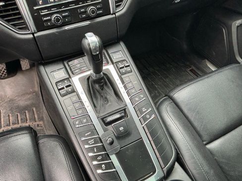 Used 2016 Porsche Macan S image 9