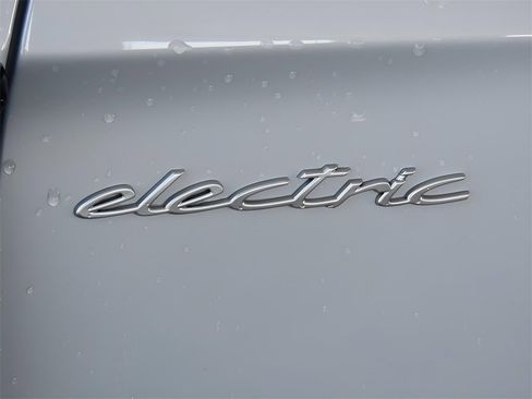 New 2025 Porsche Taycan image 3