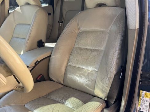 Used 2008 Volvo V70 FWD image 10
