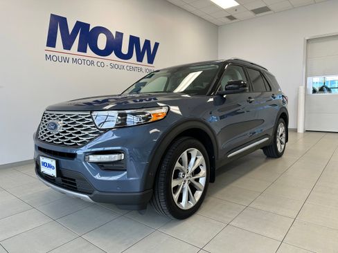 Used 2021 Ford Explorer Platinum w/ Equipment Group 601A AWD/4WD image 2