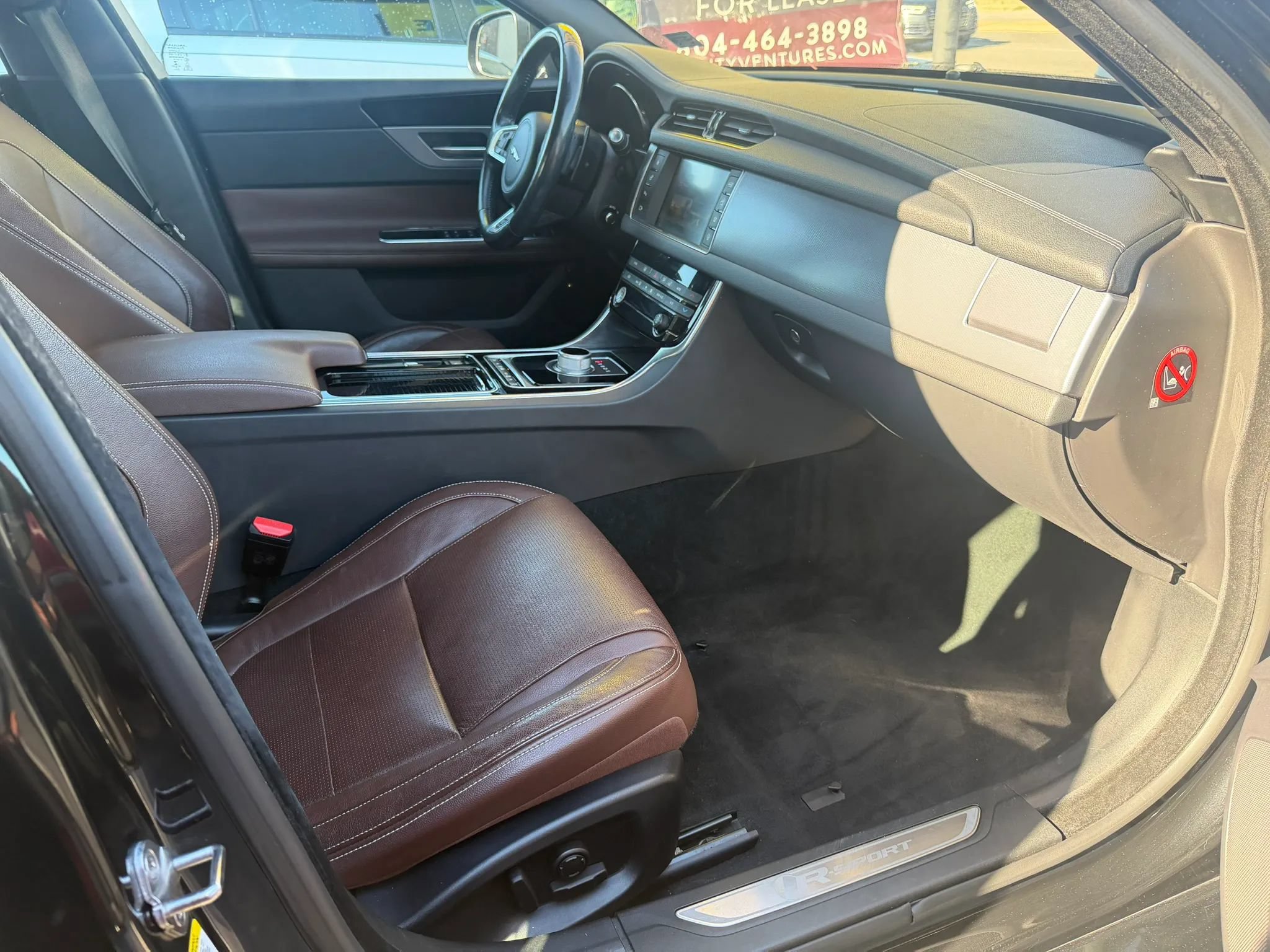 Used 2016 Jaguar XF R-Sport RWD image 7