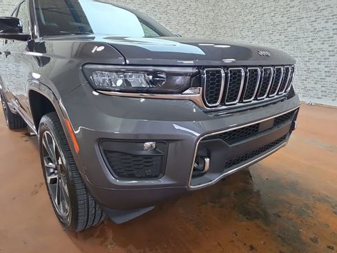 Used 2023 Jeep Grand Cherokee Overland w/ Adv Protech Group III image 8