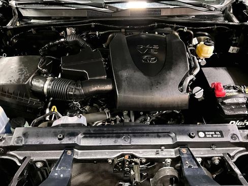 Used 2018 Toyota Tacoma TRD Sport w/ Technology Package image 31