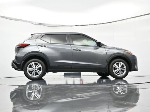 New 2025 Nissan Kicks Play S image 40