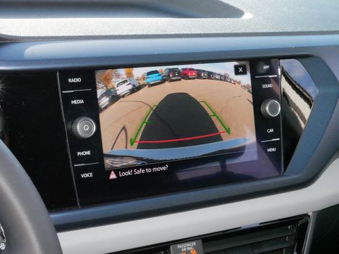 Certified 2022 Volkswagen Taos SE image 29