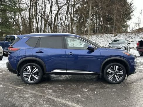 Used 2023 Nissan Rogue Platinum image 3