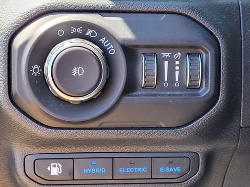 Certified 2022 Jeep Wrangler Unlimited Sahara w/ Safety Group AWD/4WD image 13