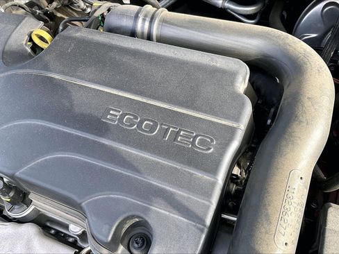 Used 2022 Chevrolet Malibu LT image 33