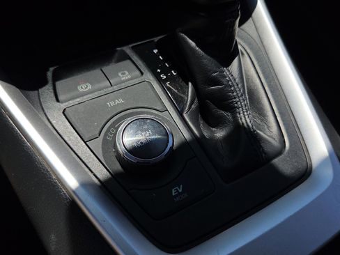 Used 2019 Toyota RAV4 Limited w/ Limited Grade Weather Package AWD/4WD image 19