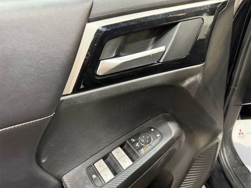 Used 2024 Mitsubishi Outlander SE image 14