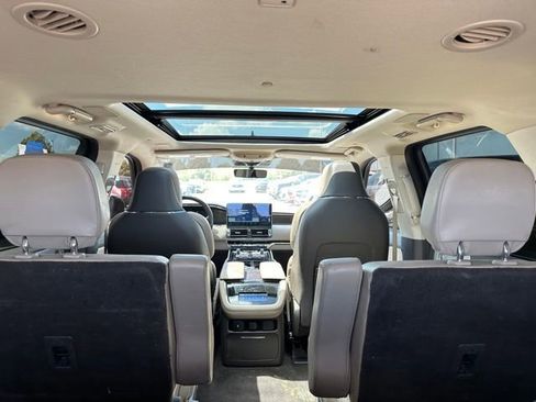Used 2022 Lincoln Navigator Reserve AWD/4WD image 11