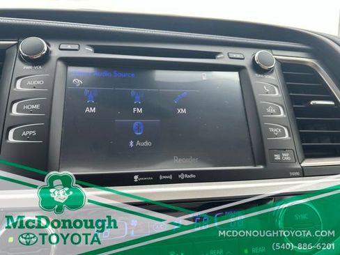 Used 2019 Toyota Highlander XLE FWD image 17
