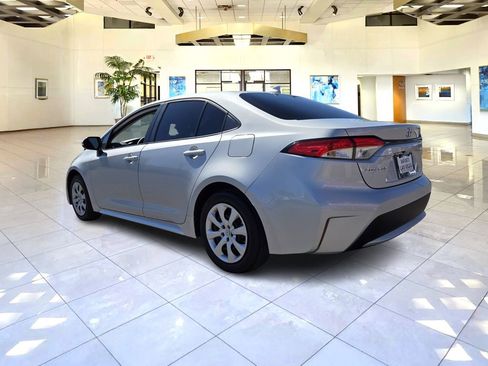Used 2022 Toyota Corolla LE image 5