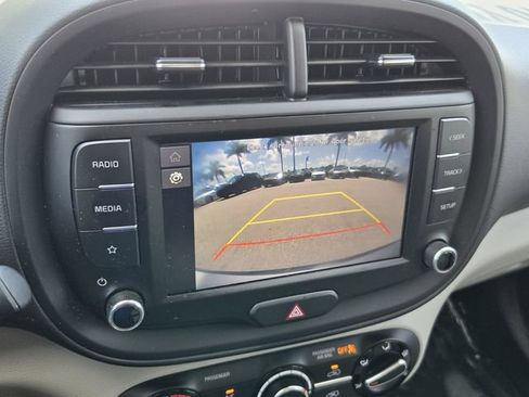 Used 2023 Kia Soul LX w/ Option Group 015 FWD image 19