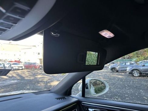 Used 2024 Porsche Macan image 17