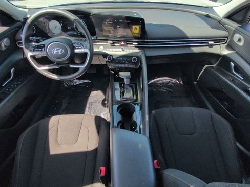 Used 2025 Hyundai Elantra SEL FWD image 26