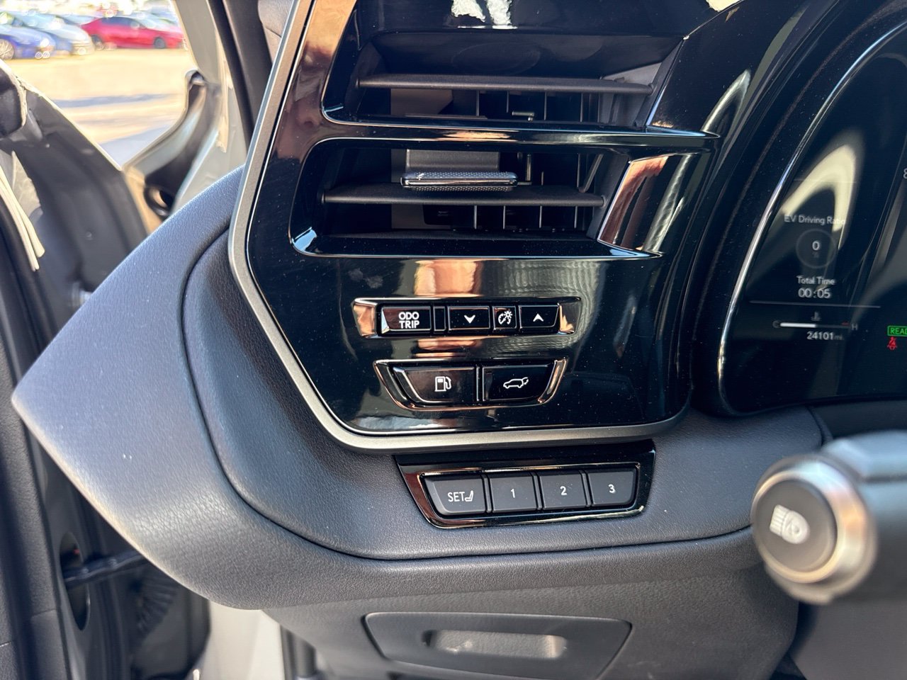 Used 2025 Lexus TX 500h AWD w/ Technology Package image 9