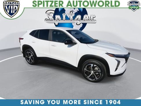 Used 2024 Chevrolet Trax RS FWD image 2