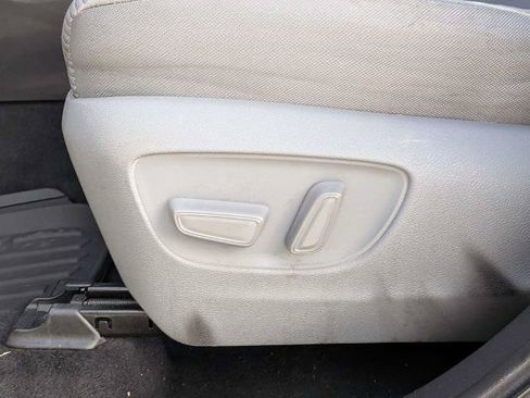 Used 2022 Toyota Highlander LE FWD image 19