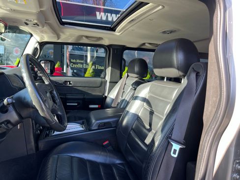 Used 2005 HUMMER H2 Base w/ Preferred Equipment Group image 16