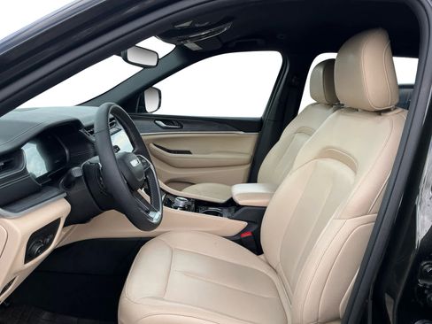 Used 2023 Jeep Grand Cherokee L Limited image 10